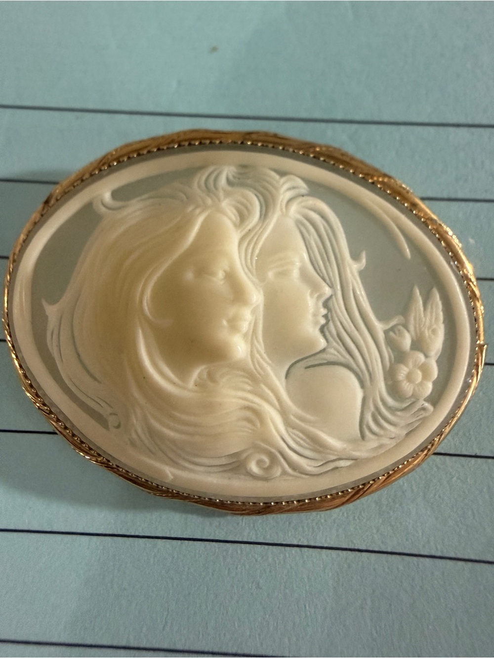 Vintage  Cameo Brooch with Dual Profile Design in Cream and Gold